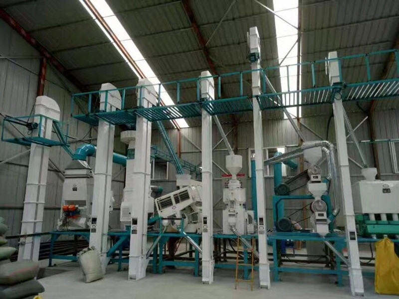 大連市30噸大米加工設(shè)備安裝完成