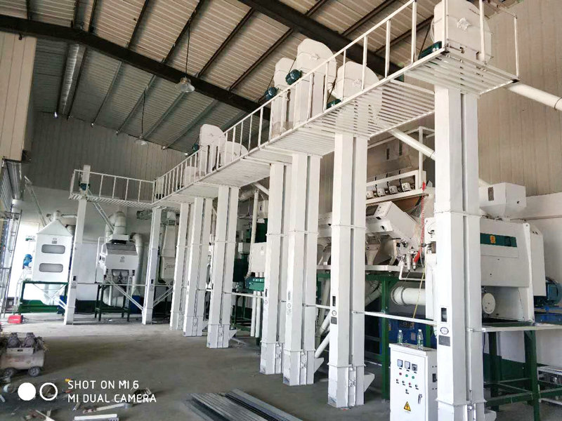 蘇州相城區(qū)50噸大米成套加工設備安裝完畢